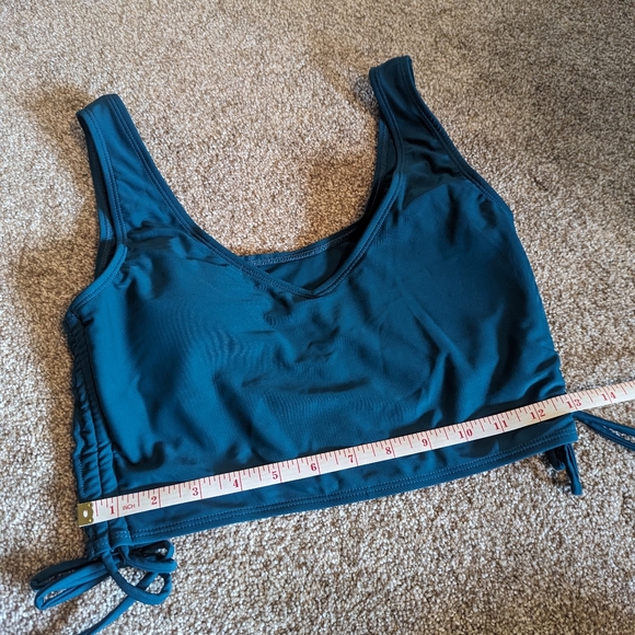 Crop top or swimsuit top - Picture 4 of 5